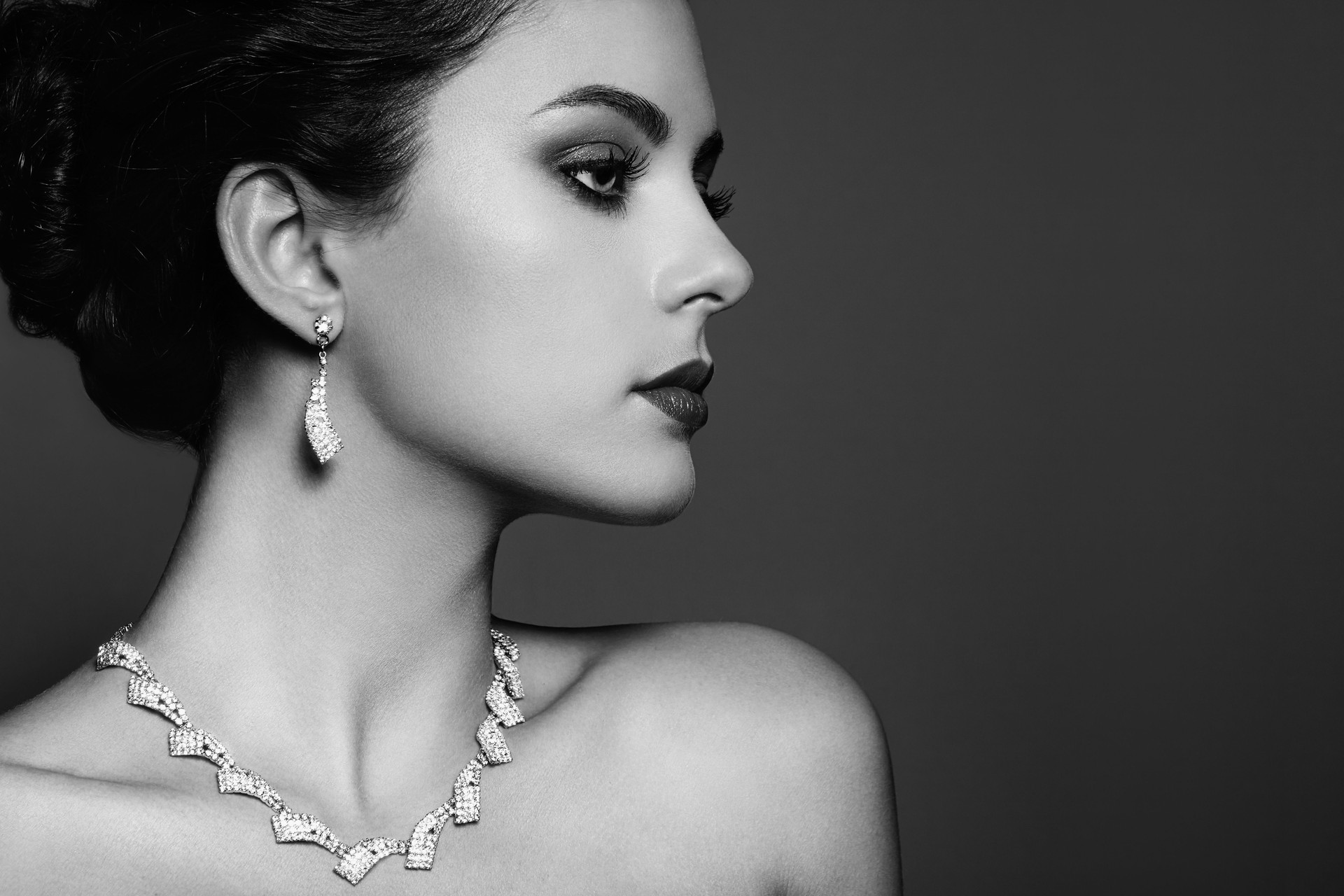 Fashion portrait of young beautiful woman with jewelry